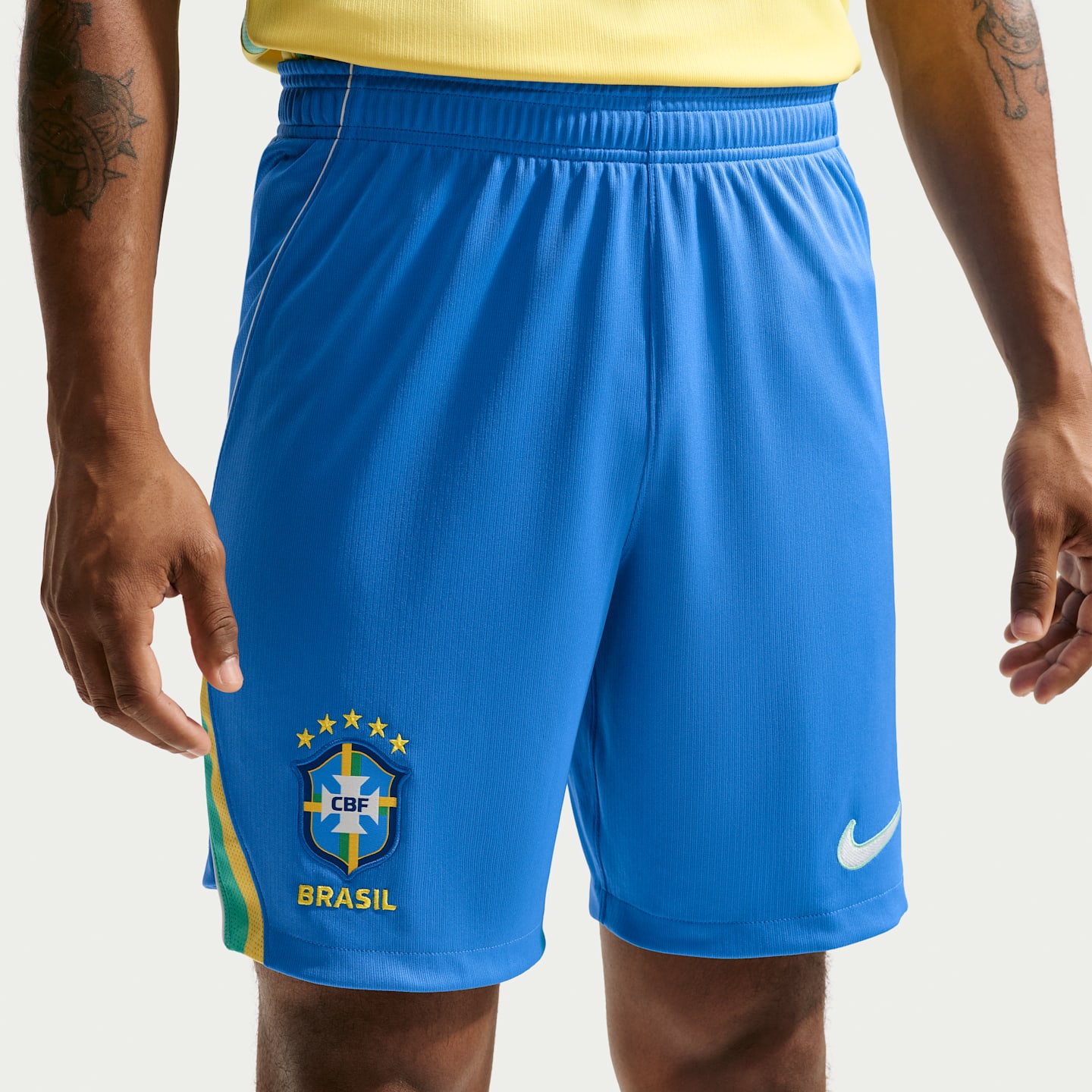 Мужские футбольные шорты Nike Brazil 2026 Stadium Home Dri-FIT Replica, цвет: Светлый синий / Белый — фото 2