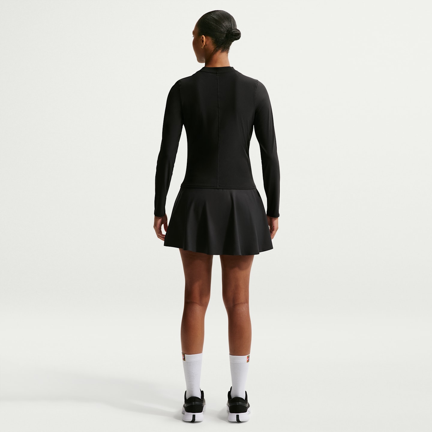 Женская короткая теннисная юбка NikeCourt Advantage Dri-FIT, цвет: Чёрный — фото 5
