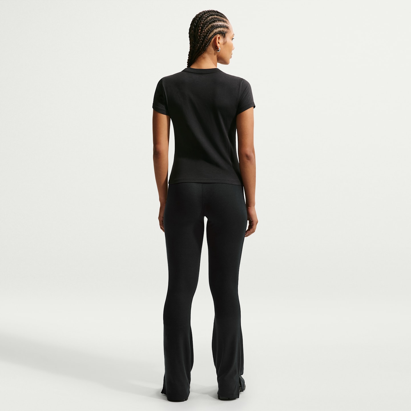 Женская футболка Nike Sportswear Chill Knit Cropped T-Shirt (Plus Size), цвет: Чёрный / Белый — фото 5