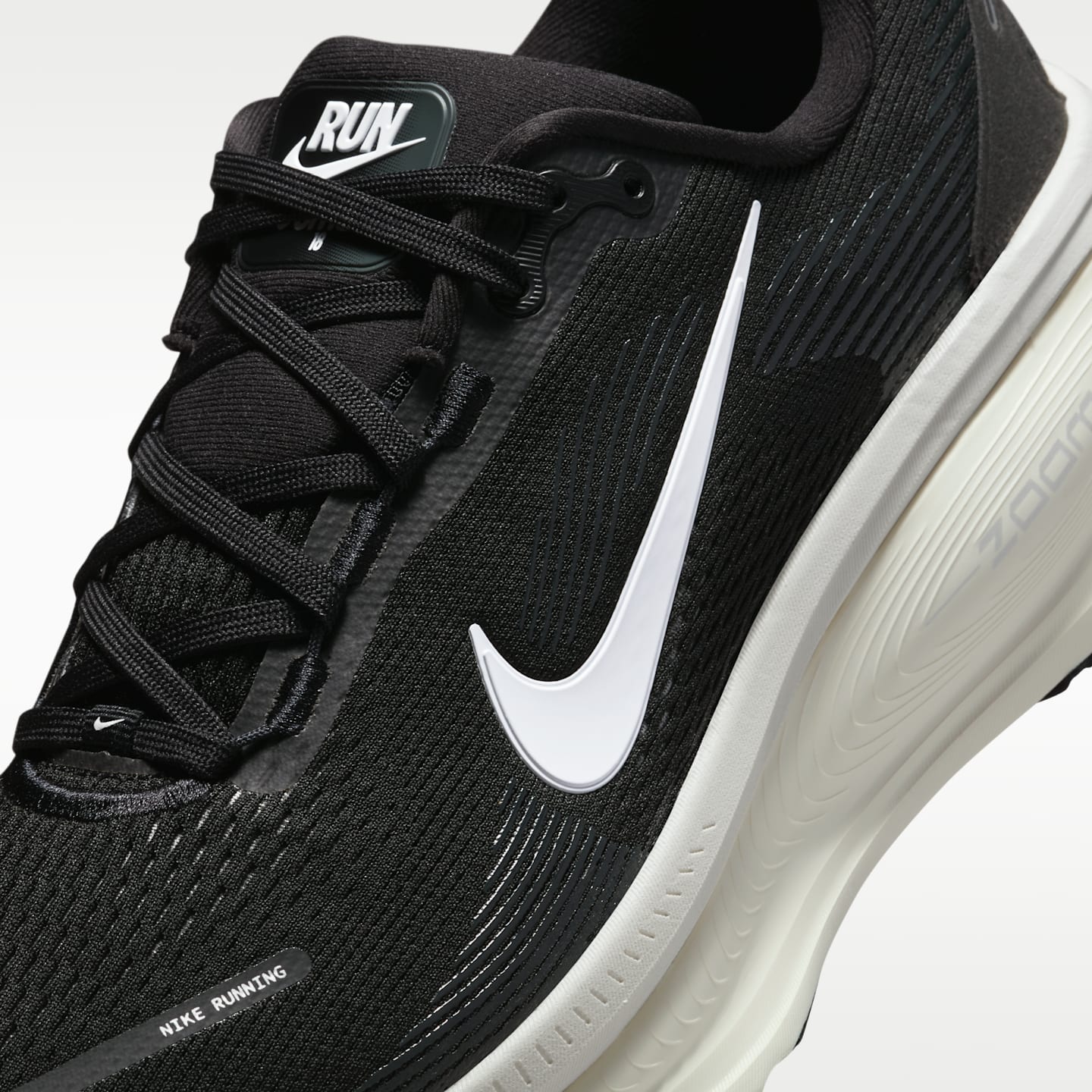 Мужские беговые кроссовки Nike Vomero 18, цвет: Чёрный / Кокосовое молоко — фото 7