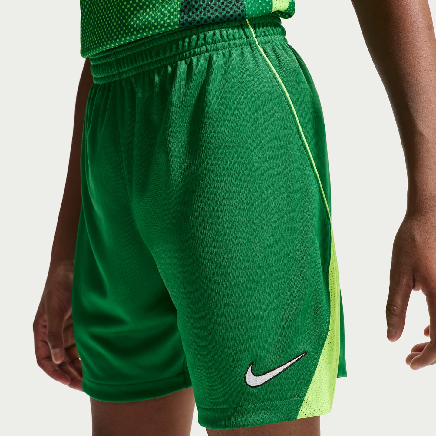 Детские футбольные шорты-реплика Nike Dri-FIT Nigeria 2026 Stadium Home, цвет: Сосновый зелёный / Зелёный — фото 2