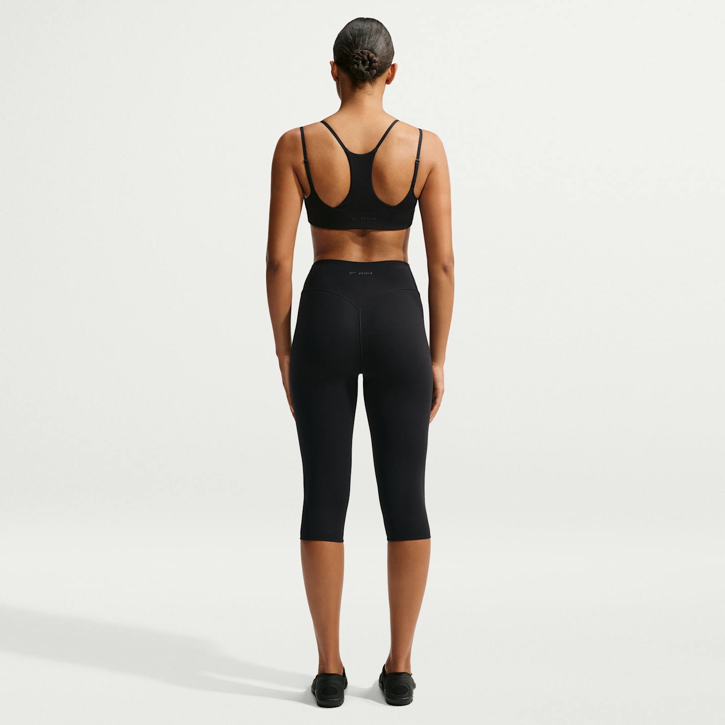 Женские спортивные бра NikeSKIMS Matte Double-Strap Triangle Bra, цвет: Обсидиановый — фото 5