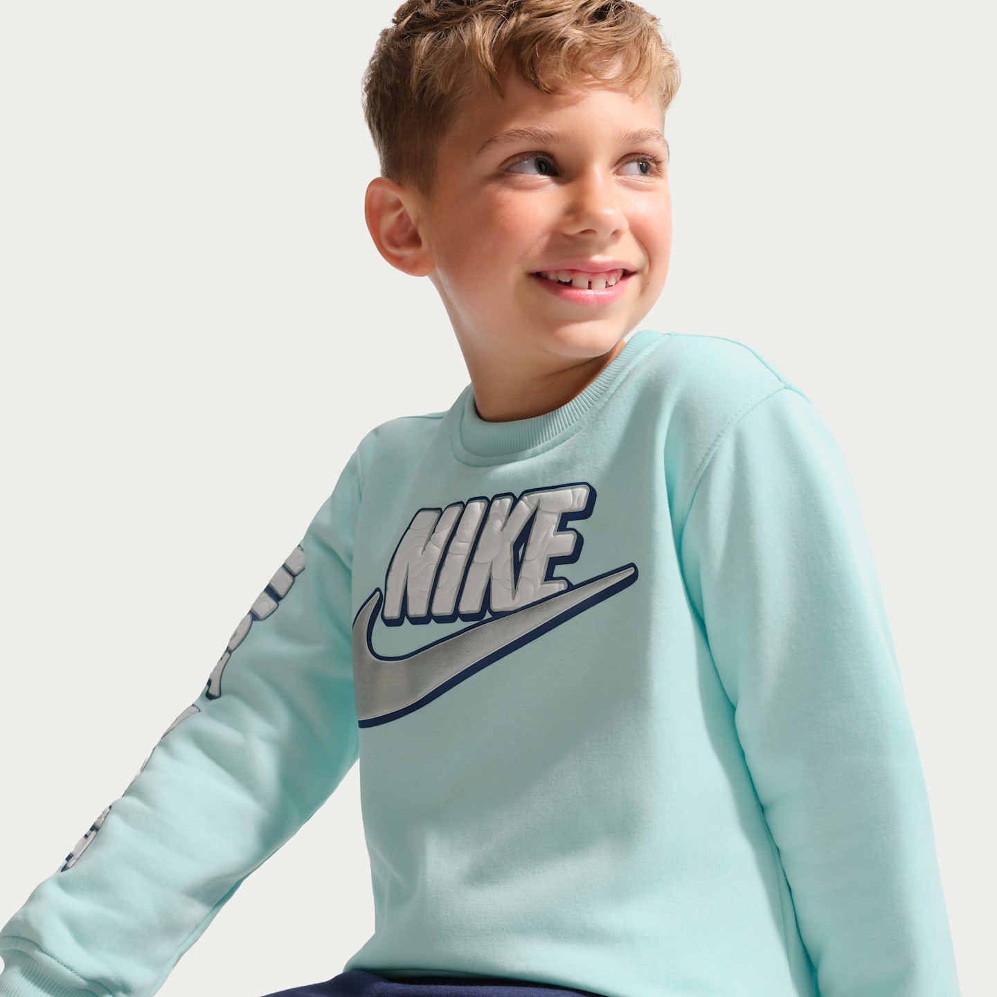 Детский комплект Nike Sportswear Frosted Futura из 2 предметов со свитшотом, цвет: Полуночный тёмно-синий — фото 6