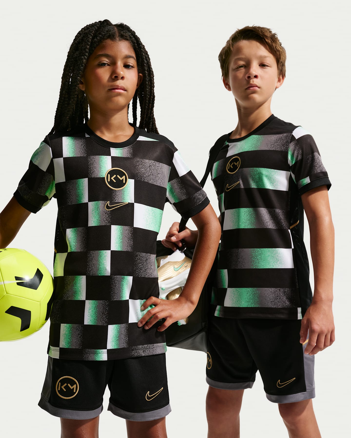 Детская футбольная футболка Nike Kylian Mbappé Academy Dri-FIT с коротким рукавом, цвет: Чёрный / Золотой — фото 8
