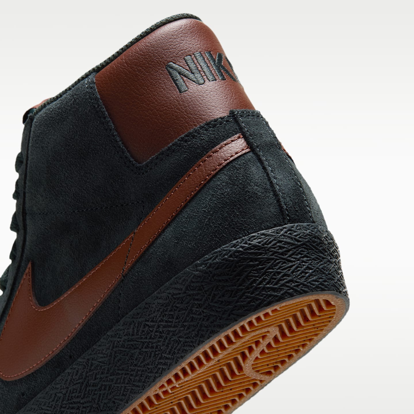Пиджак Nike SB Zoom Blazer Mid Skate Shoes, цвет: Чёрный еловый / Карамельный коричневый — фото 8
