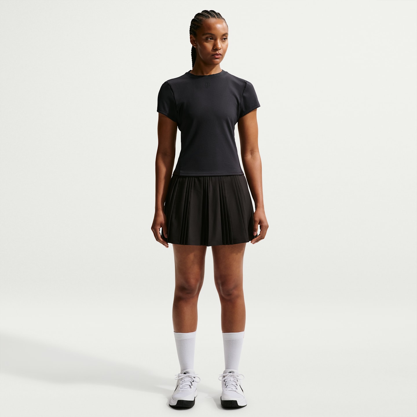 Женская теннисная футболка NikeCourt Advantage Dri-FIT с коротким рукавом, цвет: Чёрный — фото 4