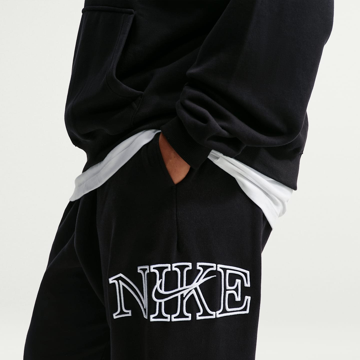 Женские брюки Nike Studio Fleece Medium Weight оверсайз с логотипом, большие размеры, цвет: Чёрный / Белый — фото 4