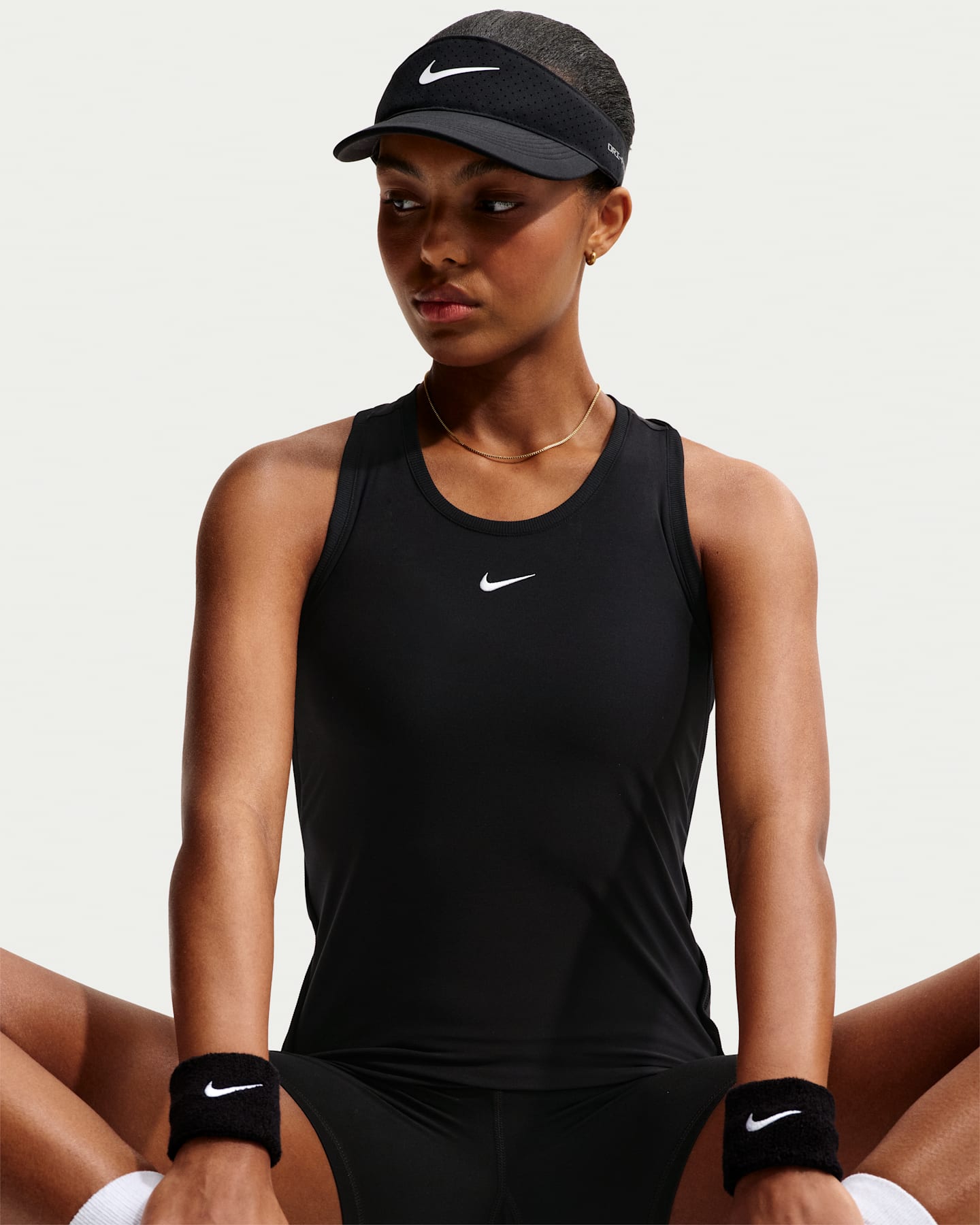 Женская теннисная майка Nike Victory Dri-FIT, цвет: Чёрный / Белый — фото 6