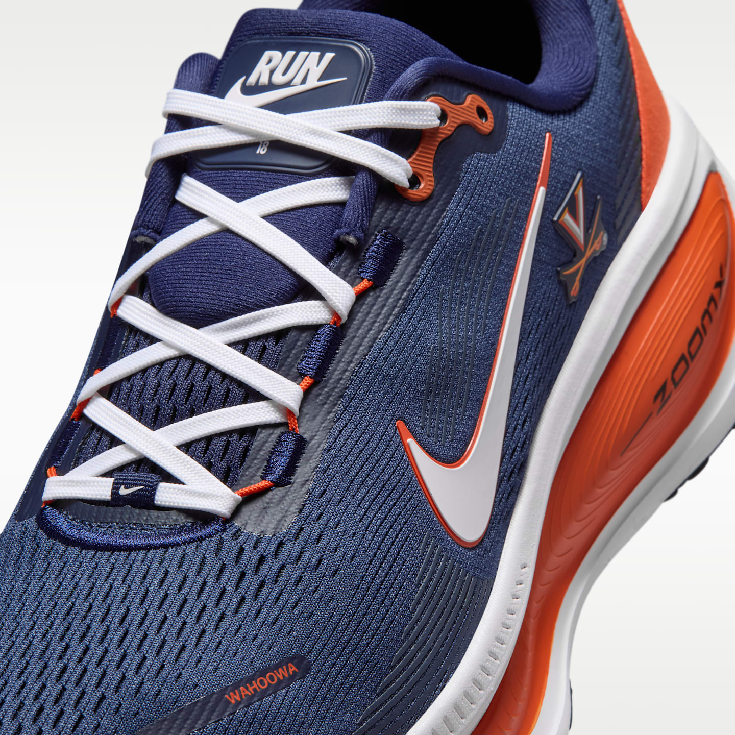 Мужские кроссовки Nike College Vomero 18 (Virginia) Road Running, цвет: Тёмно-синий / Оранжевый — фото 7