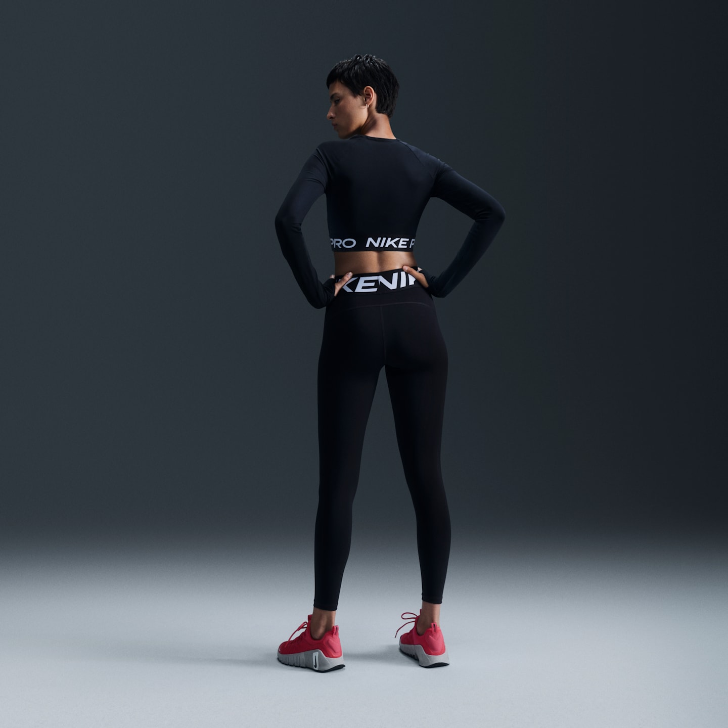 Женский топ Nike Pro Dri-FIT Cropped Long-Sleeve, цвет: Чёрный / Белый — фото 5