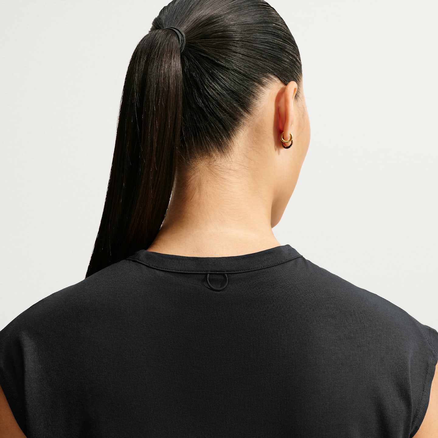 Женская майка Nike 24.7 ImpossiblySoft Light Dri-FIT, цвет: Чёрный / Серый — фото 2