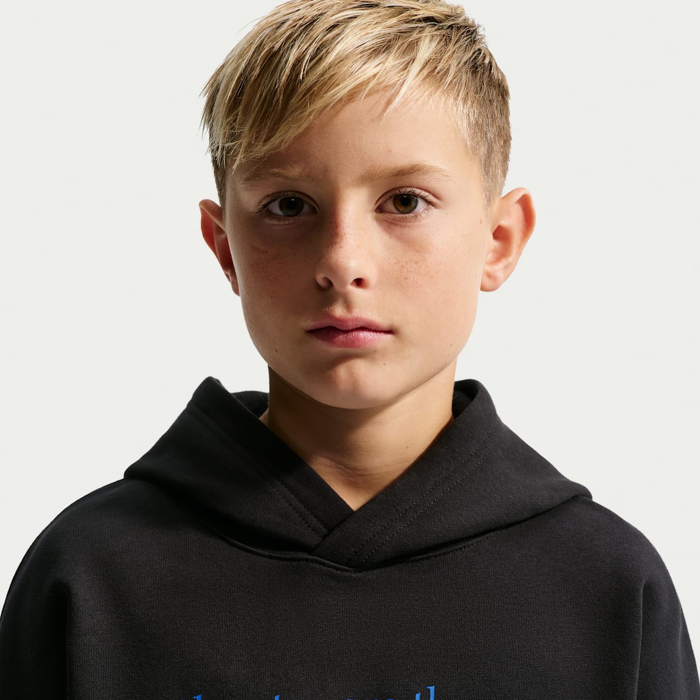 Детское флисовое худи оверсайз Nike Caitlin Clark Club, цвет: Чёрный / Королевский синий — фото 3