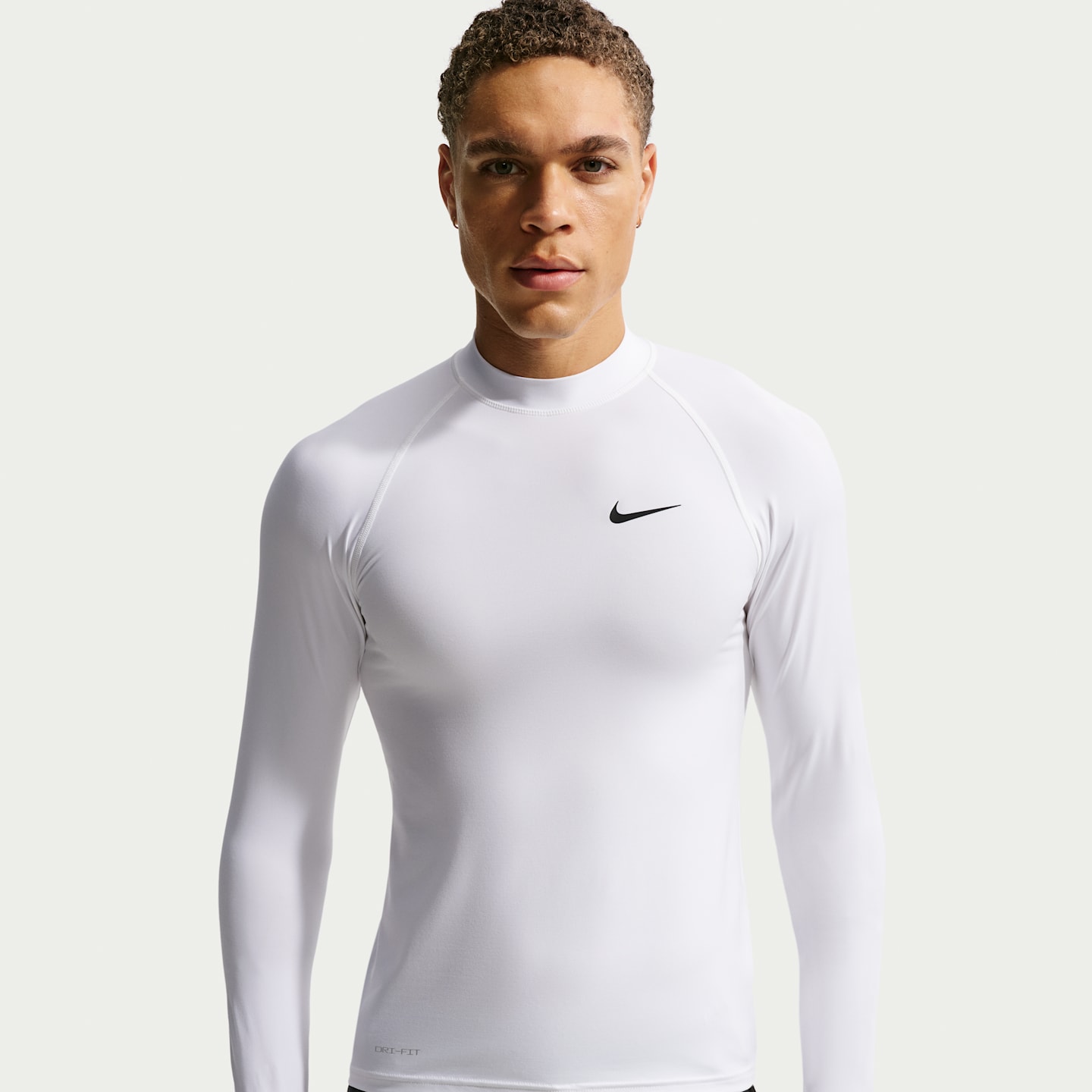 Мужской рашгард Nike Swim Whitewater Essential Dri-FIT UV с длинным рукавом, цвет: Белый — фото 1