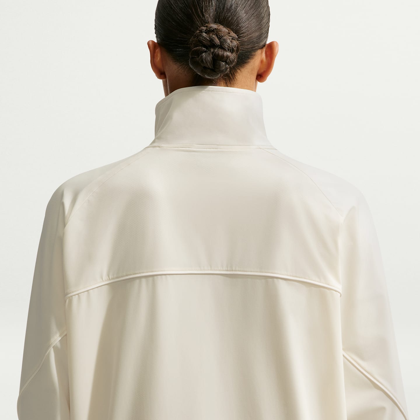 Женская куртка NikeSKIMS Stretch Nylon оверсайз из эластичного нейлона, цвет: Слоновая кость — фото 2