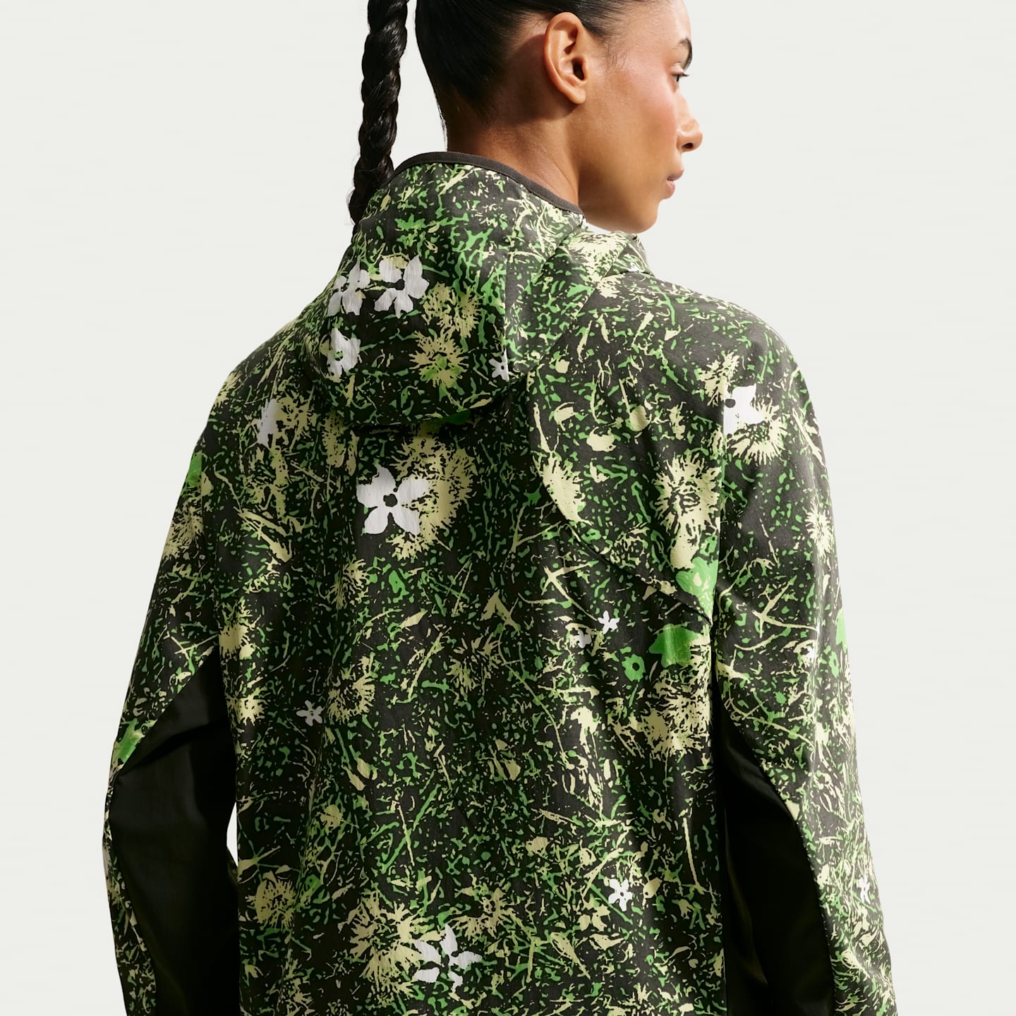 Женская куртка Nike ACG Five Towers UV Protection, цвет: Чёрный еловый / Лаймовый — фото 2