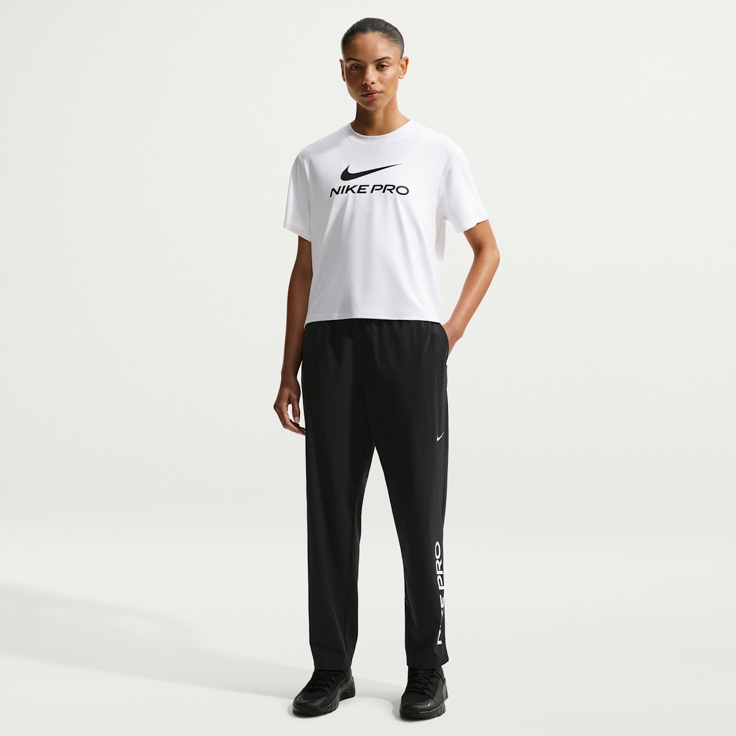 Женские тканые брюки Nike Pro 365 Dri-FIT со средней посадкой, цвет: Чёрный / Белый — фото 1