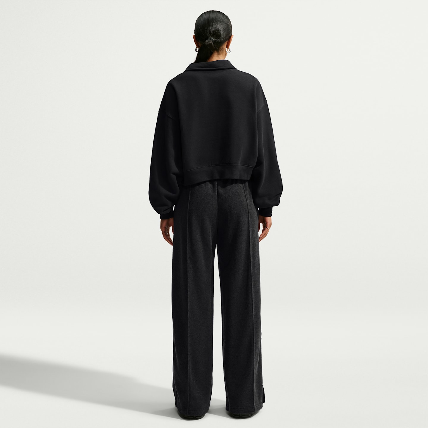 Женские широкие брюки Nike Studio Fleece Plush со средней посадкой, цвет: Чёрный / Молочный — фото 5