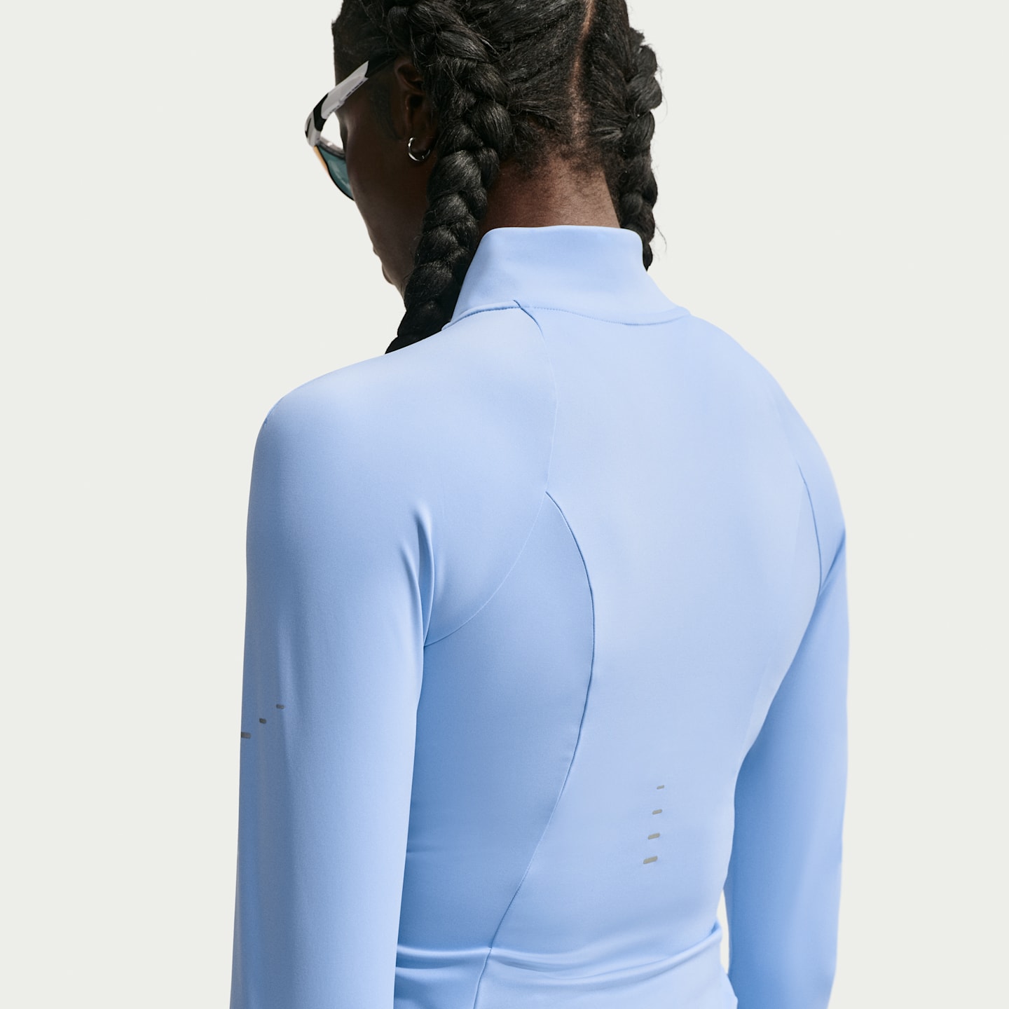Женская беговая куртка Nike Swift Dri-FIT на молнии, цвет: Серебристый — фото 2