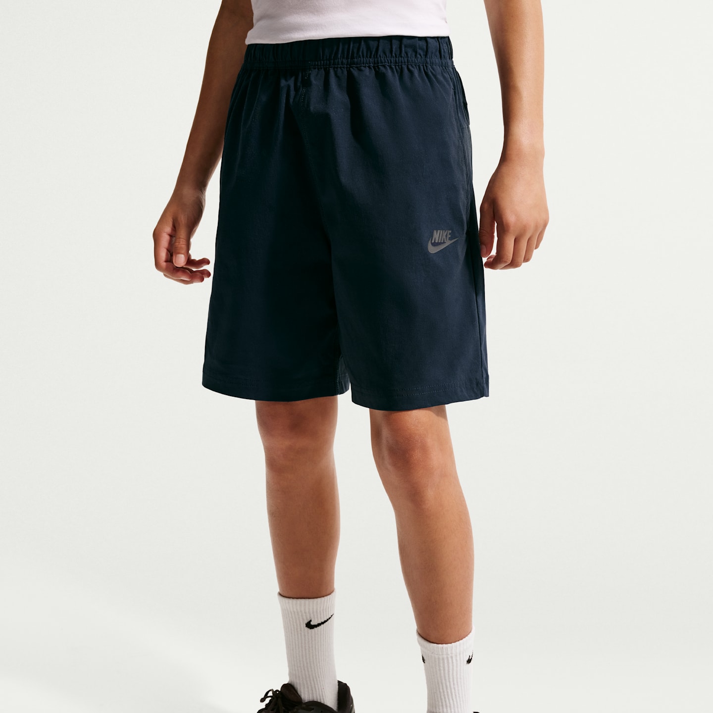 Детские тканые шорты для мальчиков Nike Sportswear Tech, цвет: Обсидиановый / Чёрный — фото 2