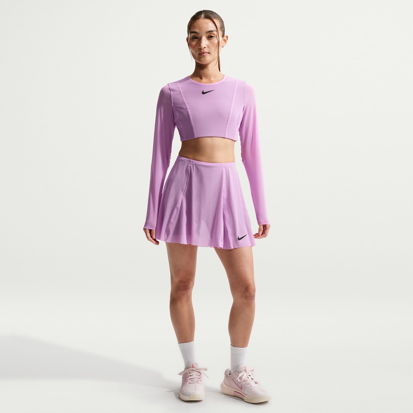 Женский укороченный теннисный лонгслив NikeCourt Slam, цвет: Светлый пурпурный / Чёрный — фото 4