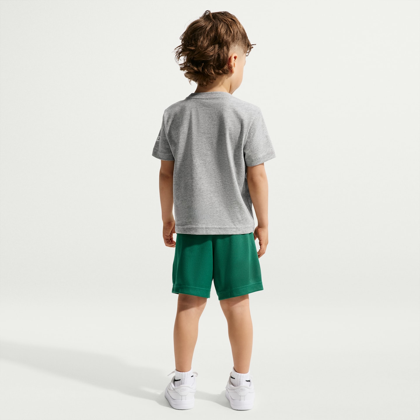 Детская футболка Nike Club Family, цвет: Тёмный серый меланжевый — фото 5