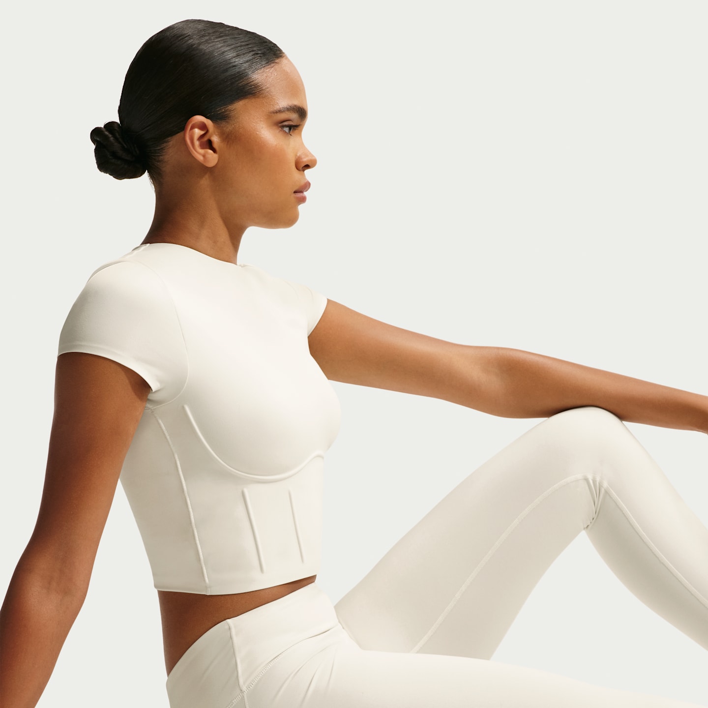 Корсет NikeSKIMS Matte, укороченный — Nike, цвет: Слоновая кость — фото 3