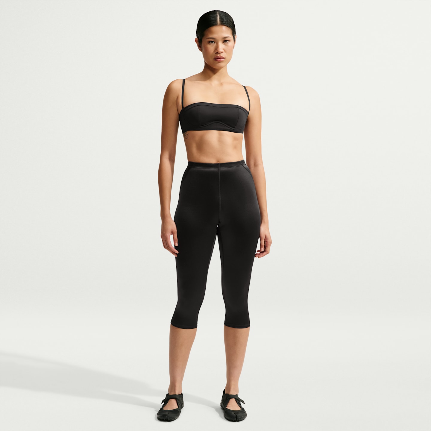 Женские спортивные бра NikeSKIMS Matte Balconette Bra, цвет: Обсидиановый — фото 4