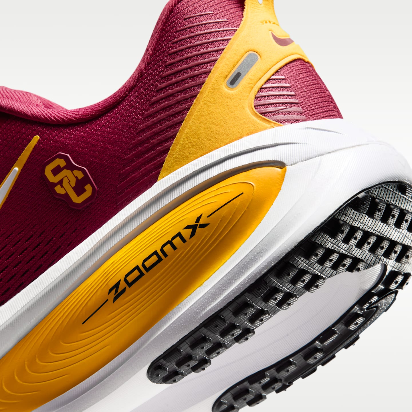 Мужские кроссовки Nike College Vomero 18 (USC) Road Running, цвет: Малиновый / Золотой — фото 8