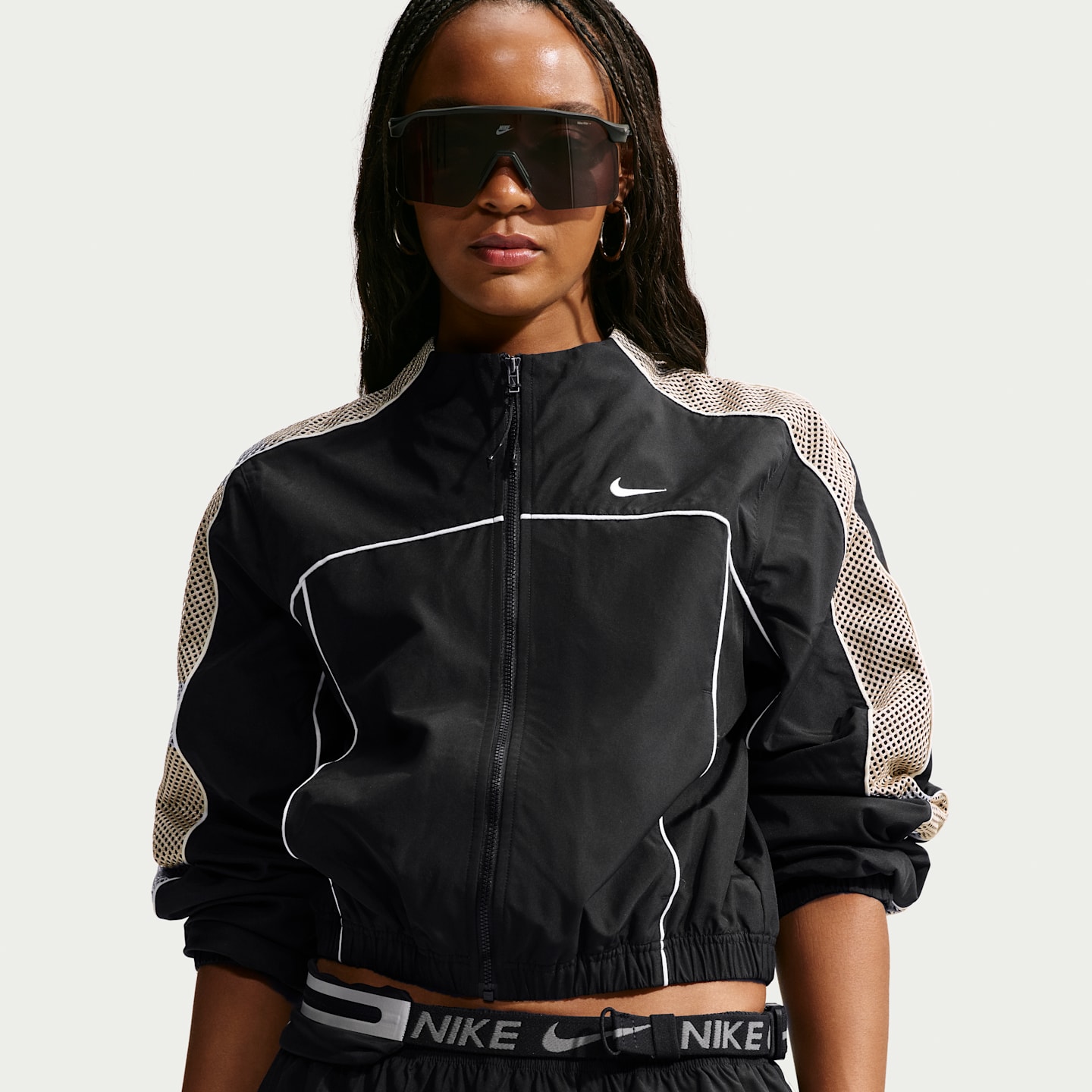 Женская куртка Nike Sportswear Mock-Neck, цвет: Чёрный / Кремовый — фото 1