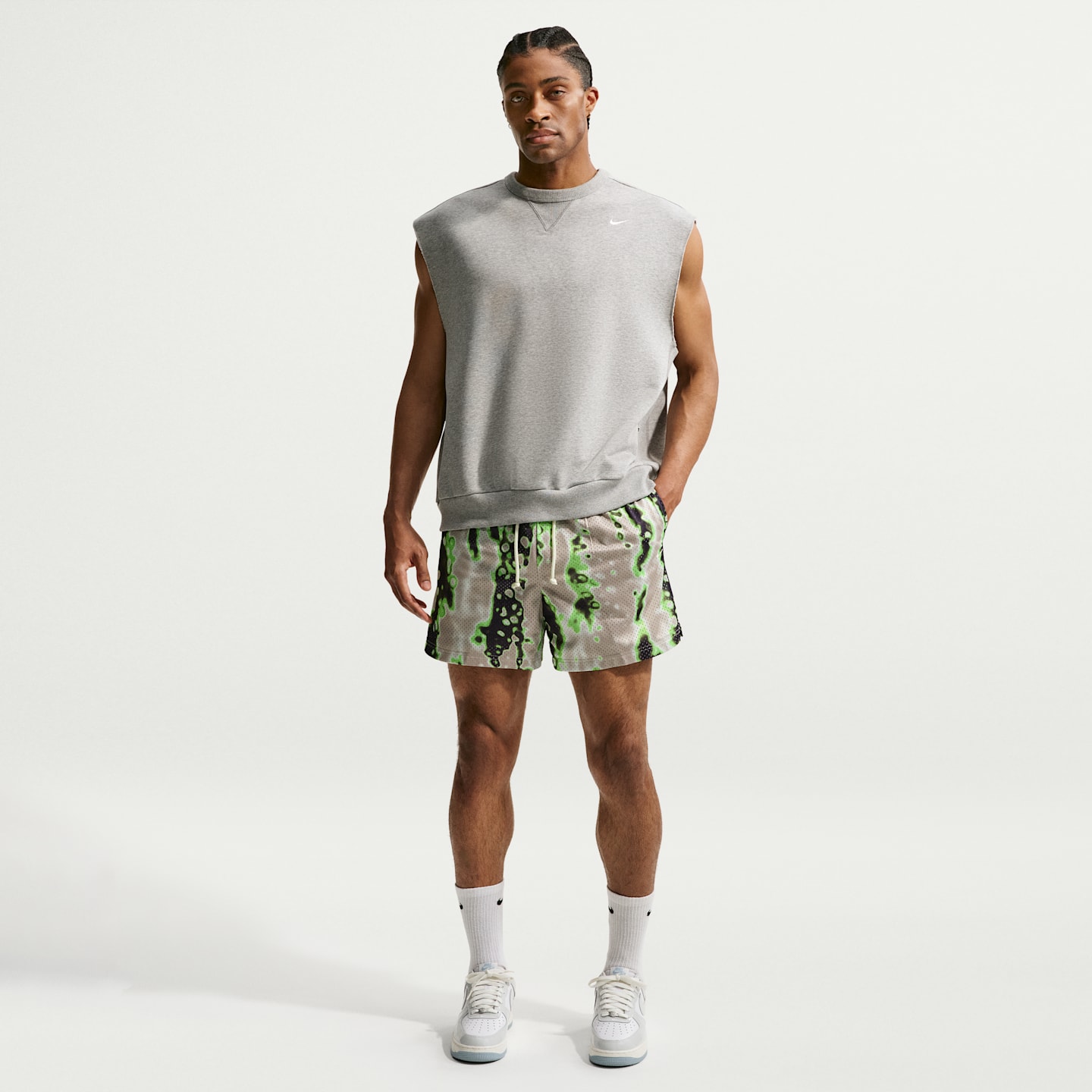 Мужские шорты Nike Standard Issue 5" Practice Mesh Basketball, цвет: Кремовый / Бледная слоновая кость — фото 1