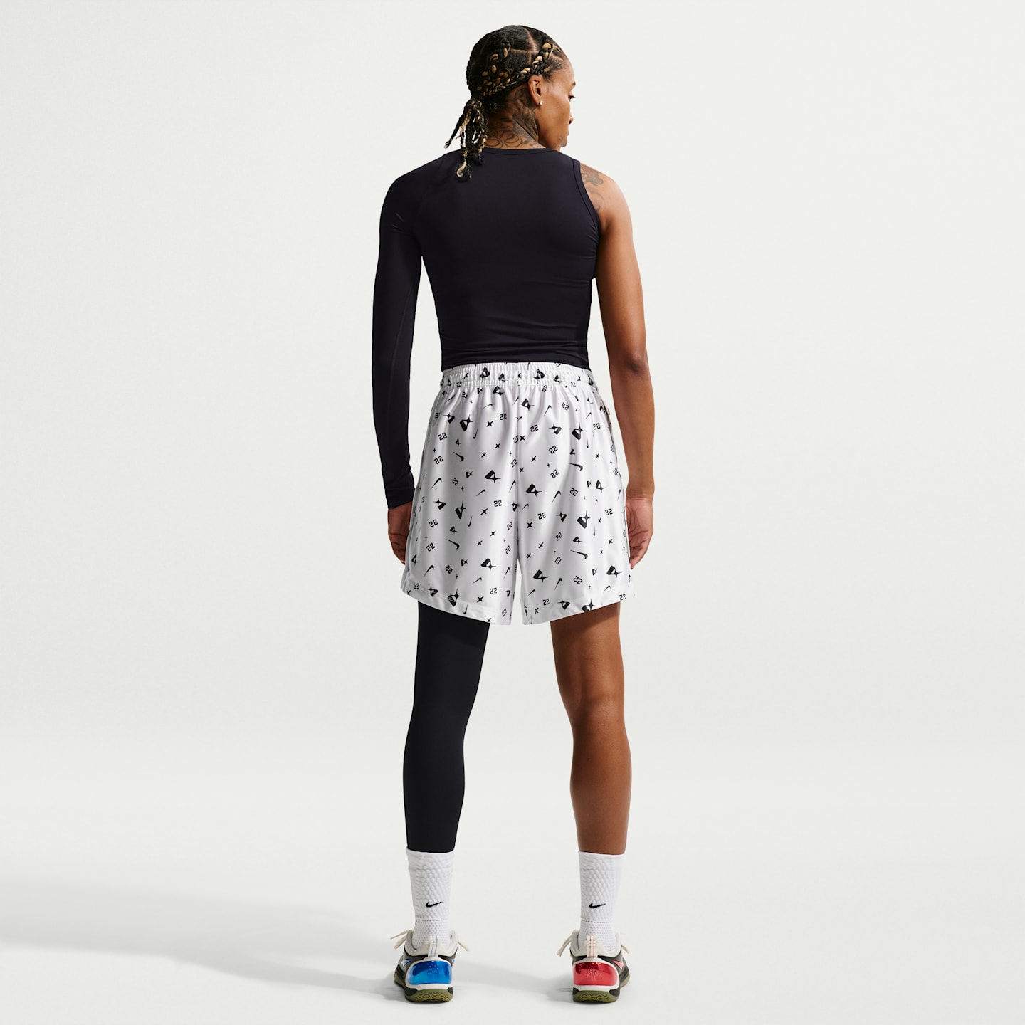 Женский топ Nike A'ja Wilson A'symmetric Reversible Dri-FIT Basketball Top, цвет: Чёрный / Белый — фото 5