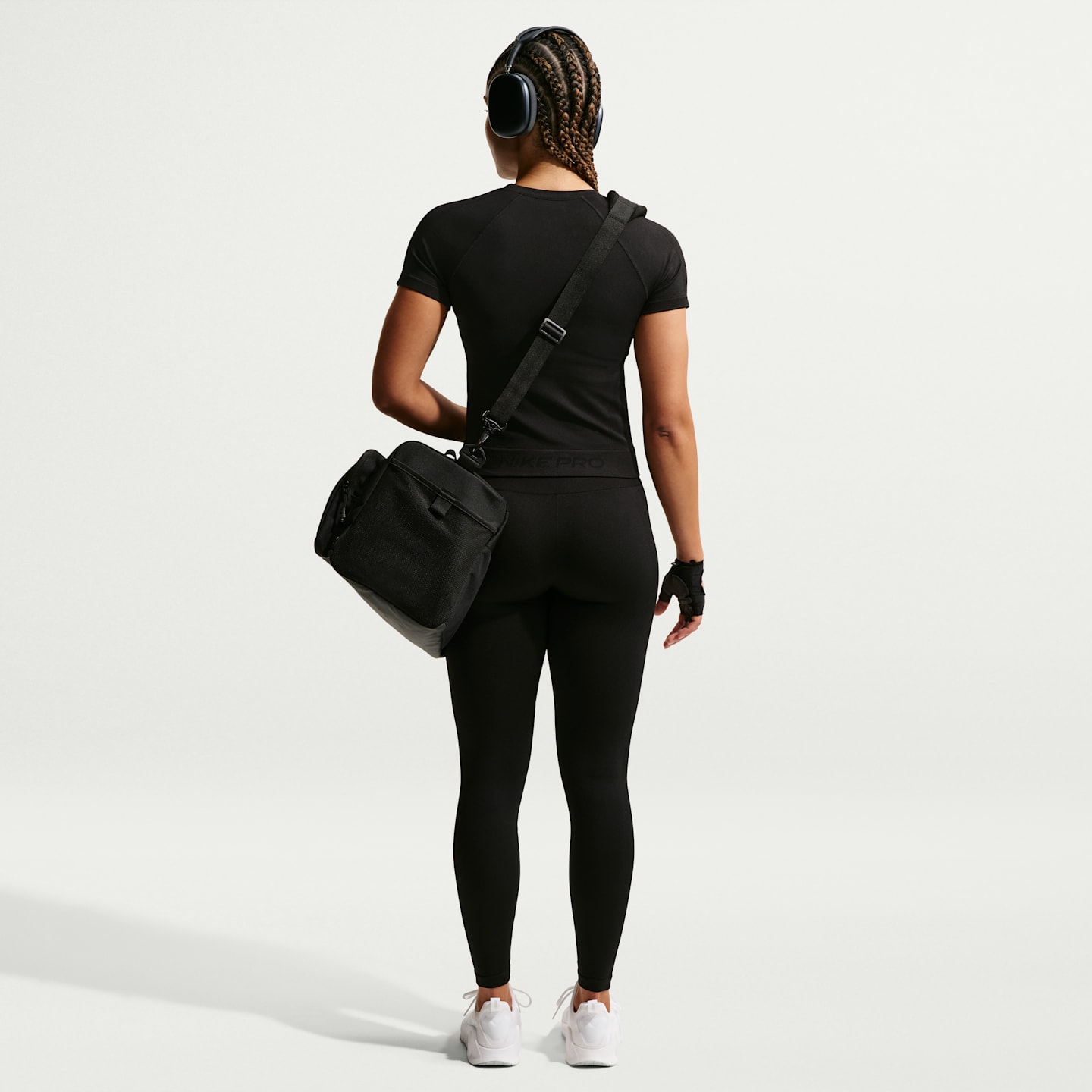 Женская футболка Nike Pro Seamless Dri-FIT, цвет: Чёрный — фото 5