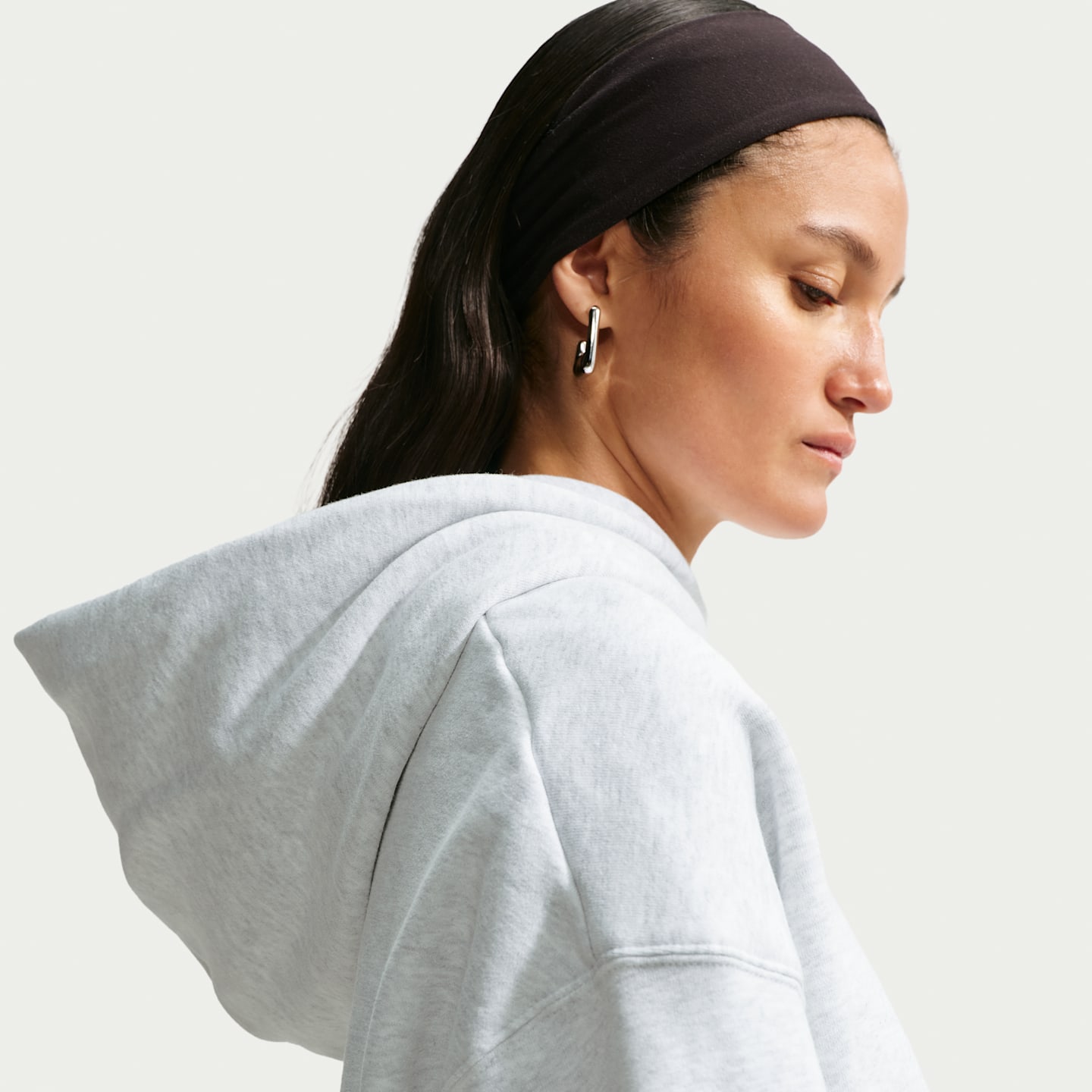 Женское укороченное худи Nike Studio Fleece Medium Weight оверсайз, цвет: Берёзовый меланжевый / Чёрный — фото 6