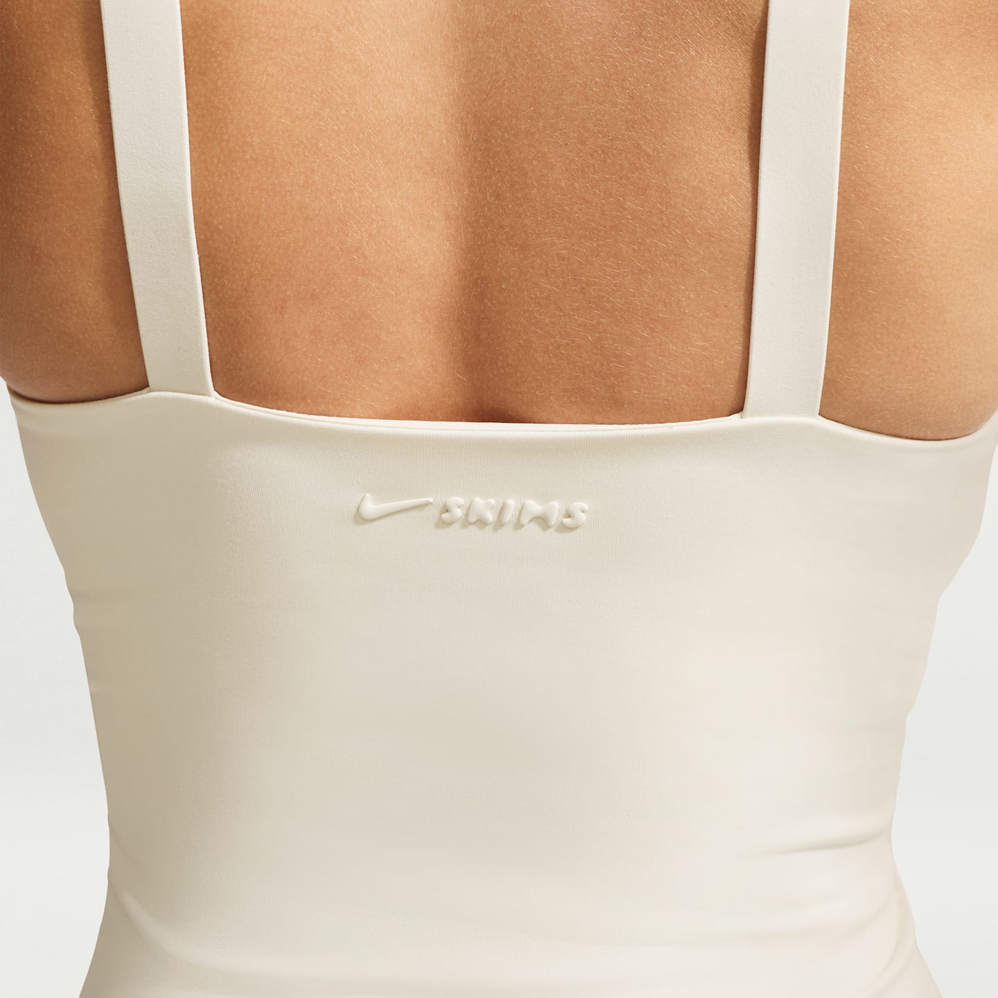 Женская майка NikeSKIMS Matte с принтом и квадратным вырезом, цвет: Слоновая кость — фото 6