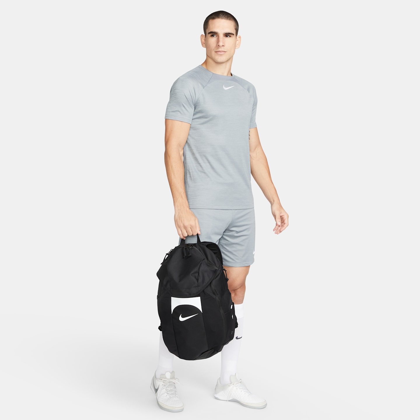 Командный рюкзак Nike Academy, 30 л, цвет: Чёрный / Белый — фото 12