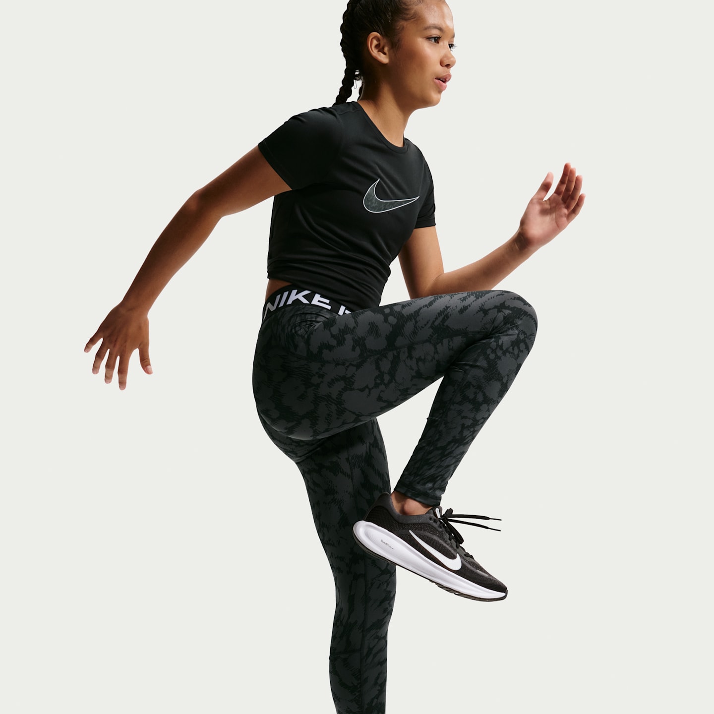 Детские леггинсы для девочек Nike Pro, цвет: Чёрный / Белый — фото 4