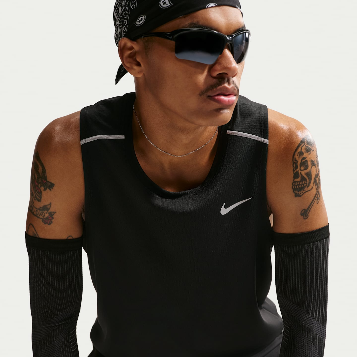 Мужской беговой топ-майка Nike Miler Dri-FIT, цвет: Чёрный — фото 3