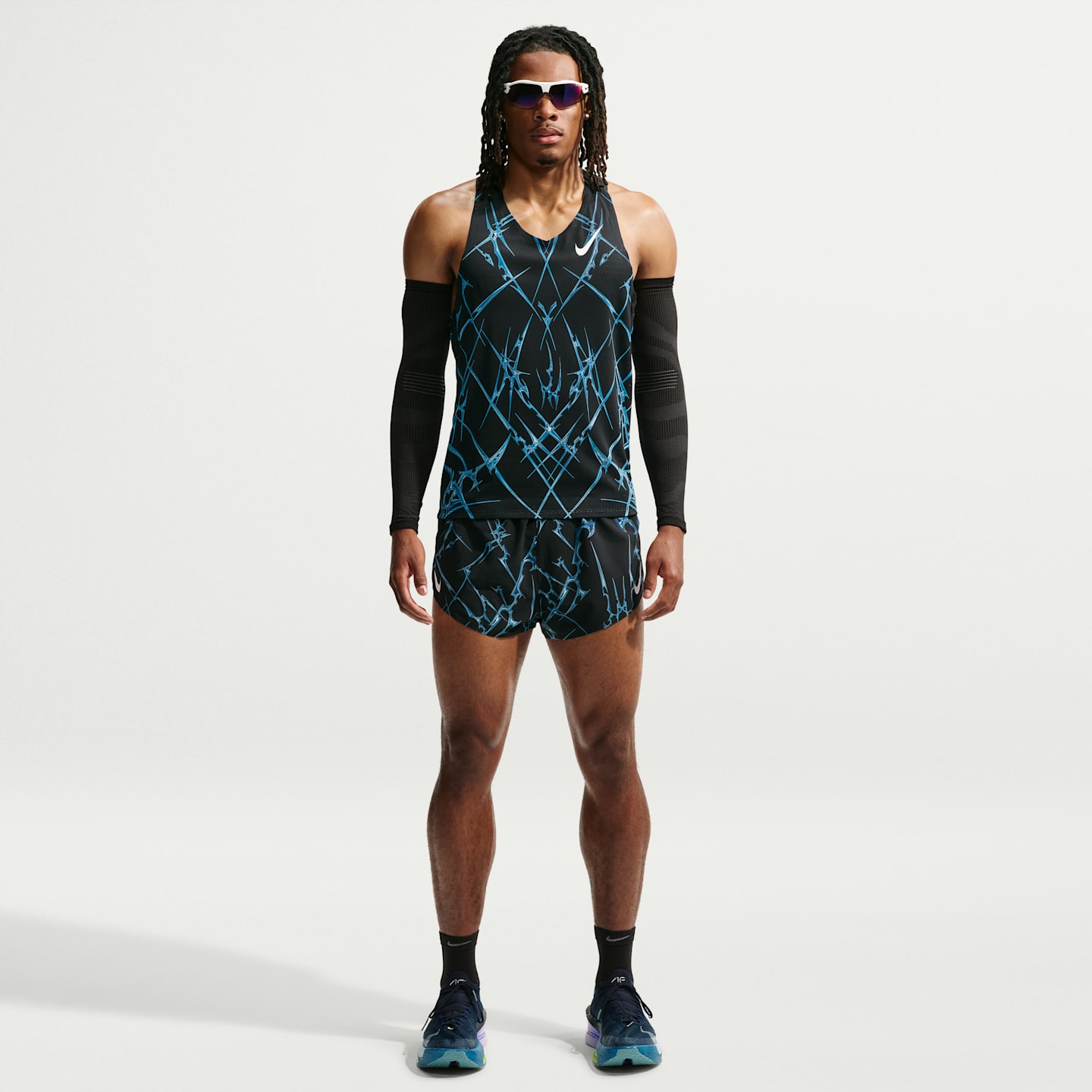 Мужской топ Nike AeroSwift Dri-FIT ADV Printed Running Singlet, цвет: Чёрный / Белый — фото 4