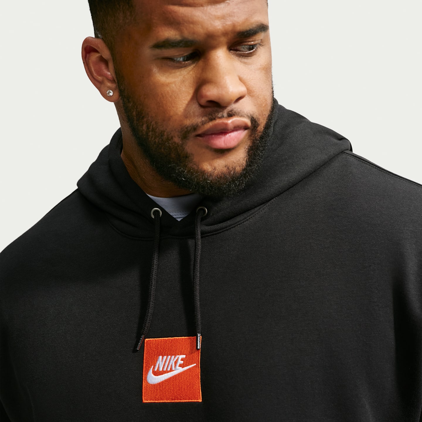 Мужское худи Nike Club из махрового трикотажа, цвет: Чёрный / Белый — фото 8