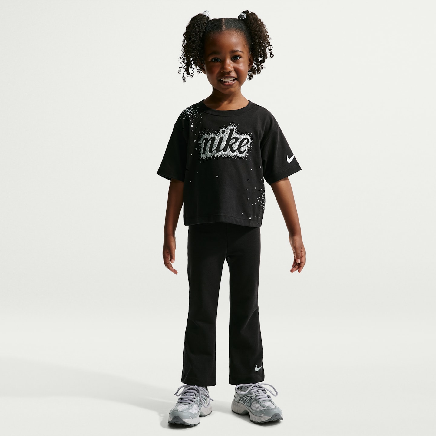 Детская футболка Nike Swoosh Sparkle Boxy, цвет: Чёрный — фото 4