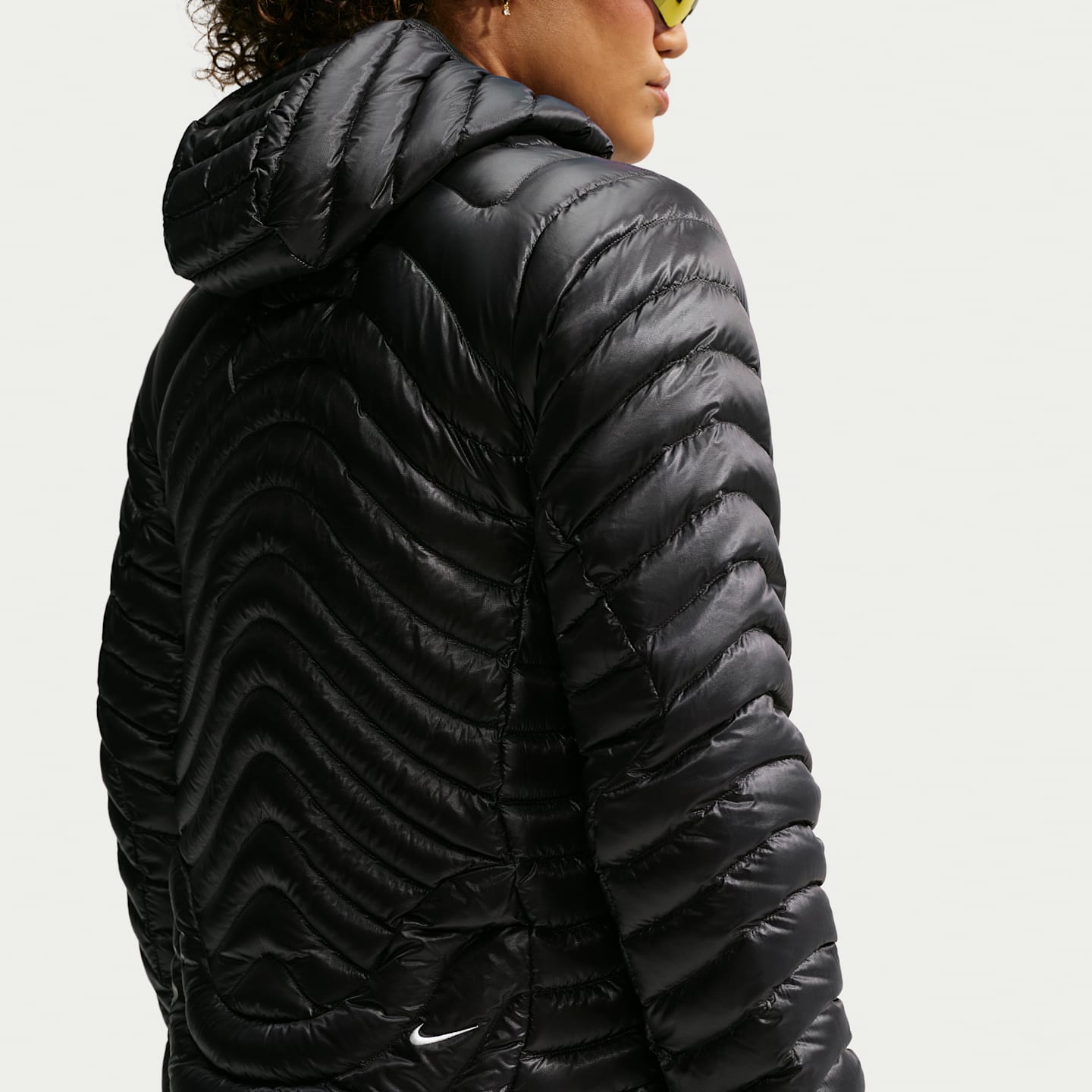 Женский сверхлёгкий пуховик Nike ACG Lava Flow Therma-FIT ADV, цвет: Чёрный / Снежный белый — фото 2