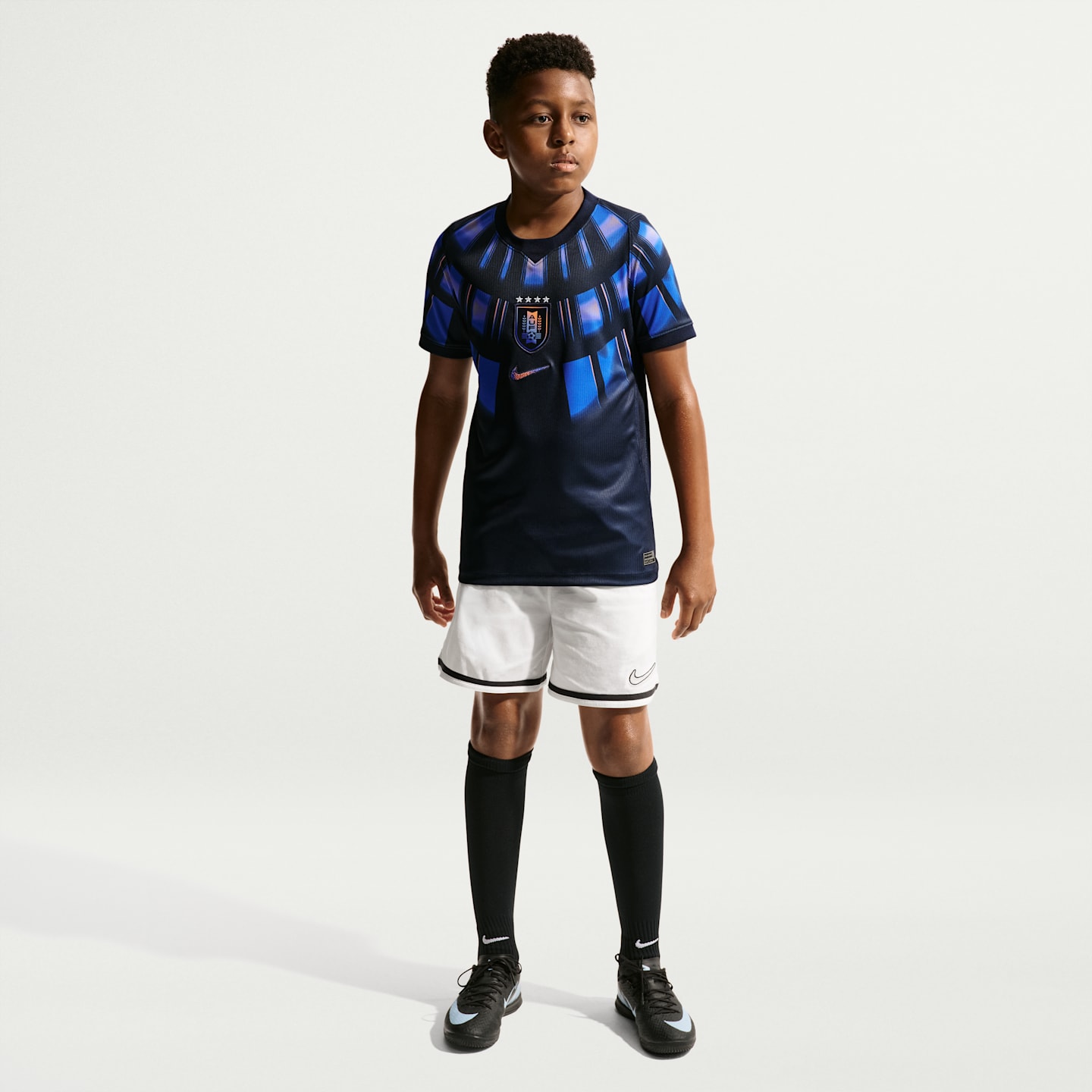 Детский топ Nike Uruguay 2026 Stadium Home Dri-FIT Soccer Replica Jersey, цвет: Обсидиановый / Королевский синий — фото 4