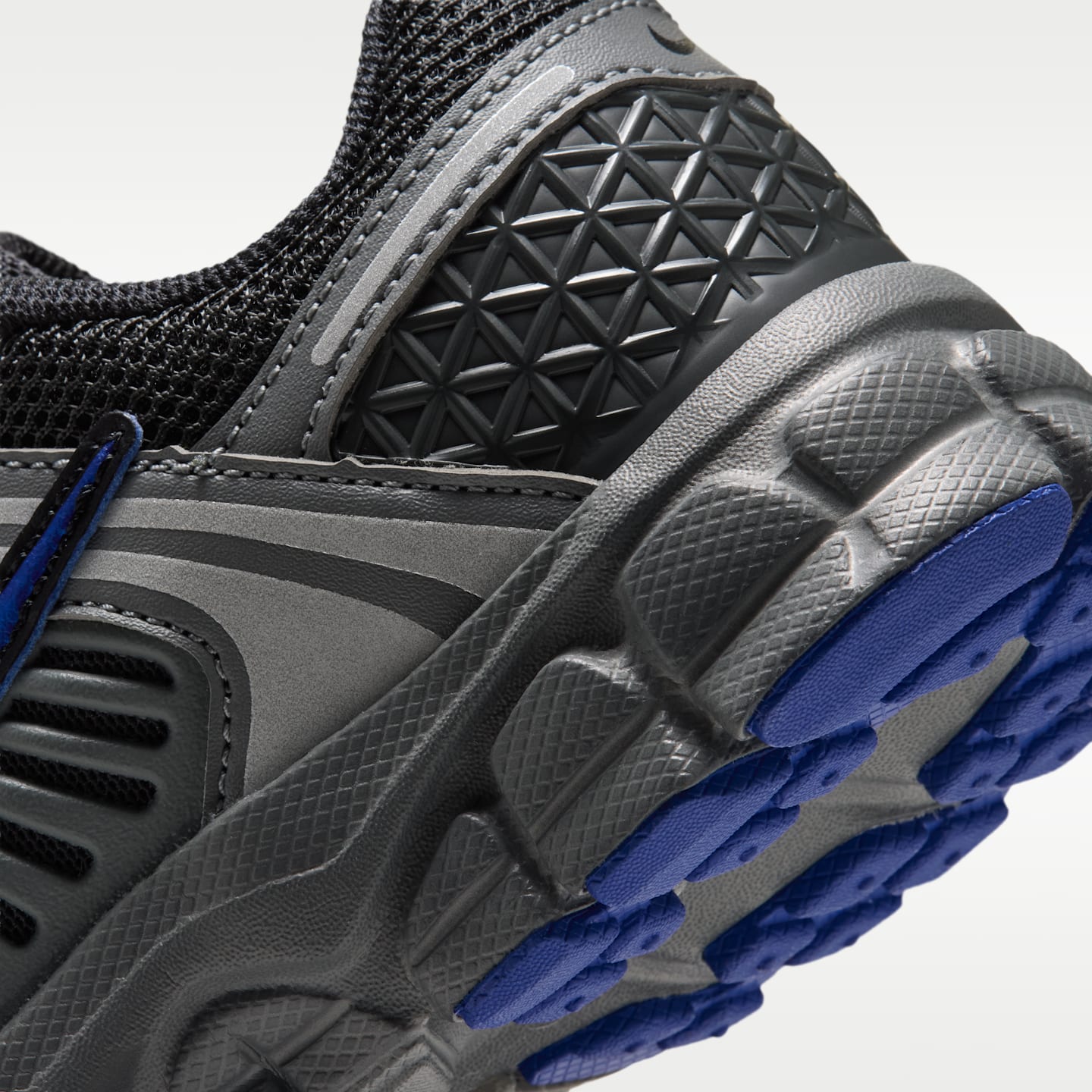 Детские кроссовки Nike Vomero 5 Shoes with Reflective Accents, цвет: Антрацитовый / Серый — фото 8