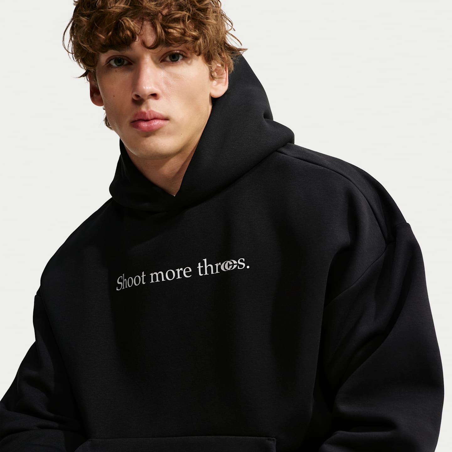 Мужское баскетбольное худи Nike Caitlin Clark Standard Issue Therma-FIT, начёсанное, цвет: Чёрный / Бледная слоновая кость — фото 3