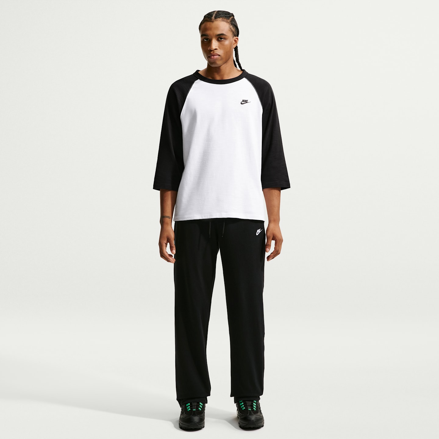 Мужские трикотажные брюки Nike Sportswear Club с открытым низом, цвет: Чёрный / Белый — фото 1