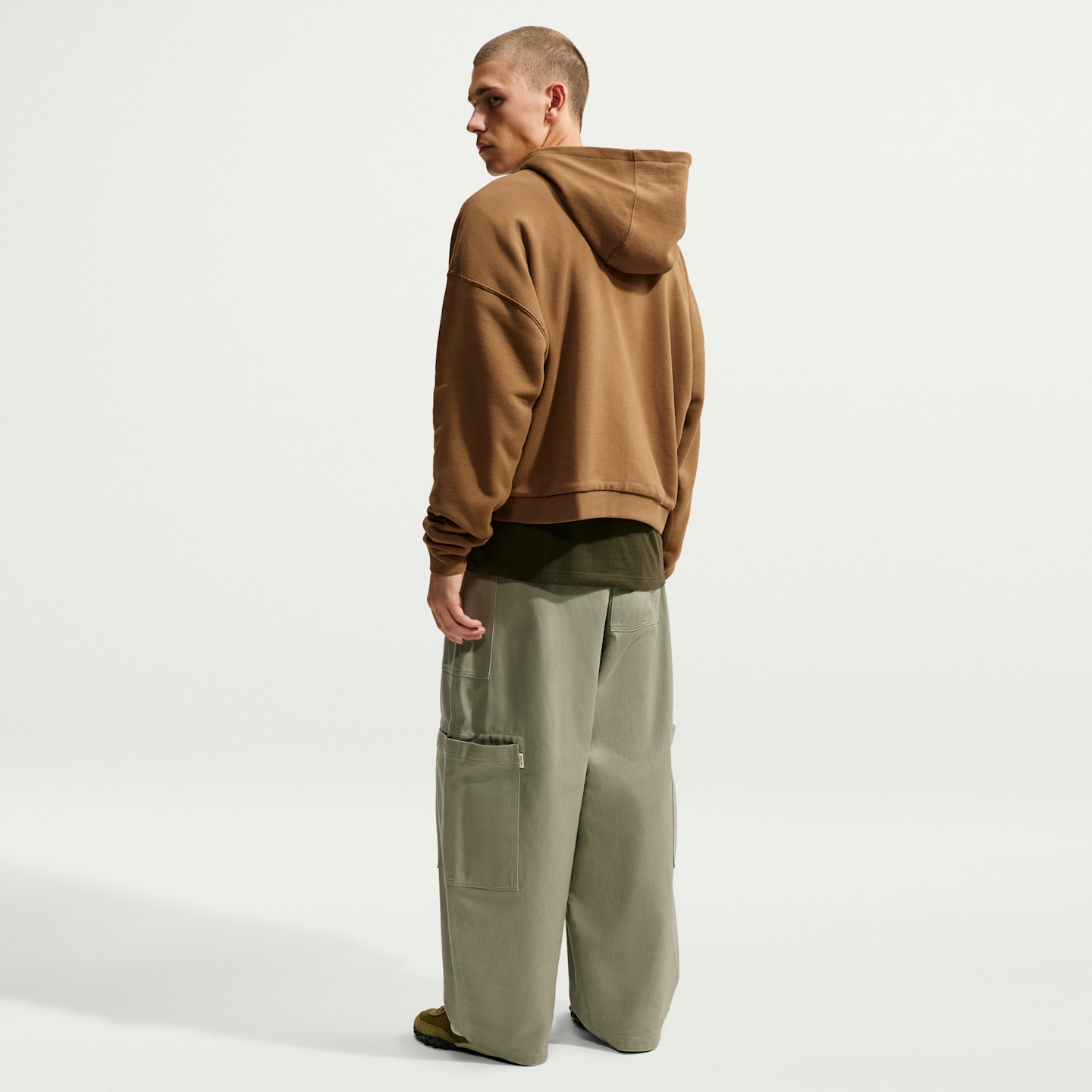 Мужское флисовое двустороннее худи оверсайз на молнии Nike Club, цвет: Коричневый / Бежевый — фото 5