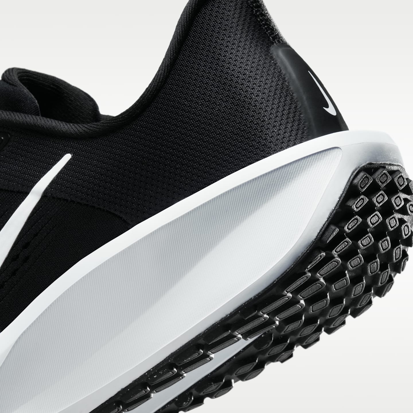 Женские кроссовки Nike Quest 6 Road Running, цвет: Чёрный / Железный серый — фото 8