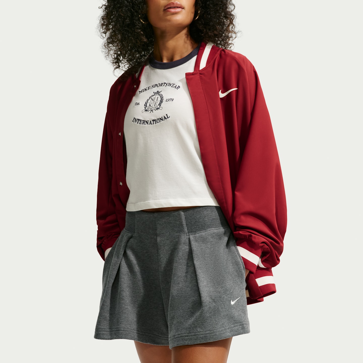 Женские шорты Nike Studio Fleece Lightweight French Terry со складками, высокая посадка, цвет: Угольный меланжевый / Молочный — фото 4