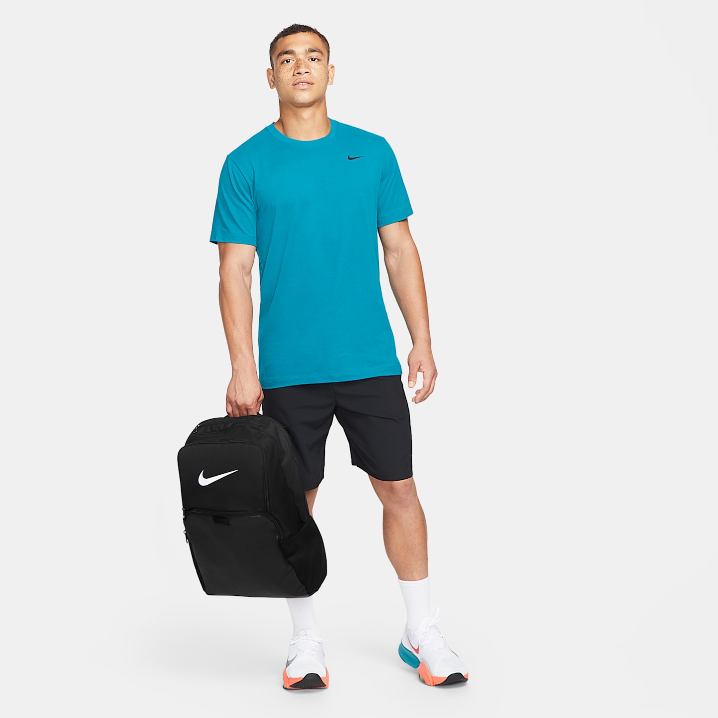 Спортивный рюкзак Nike Brasilia 9.5, очень большой, 30 л, цвет: Чёрный / Белый — фото 11