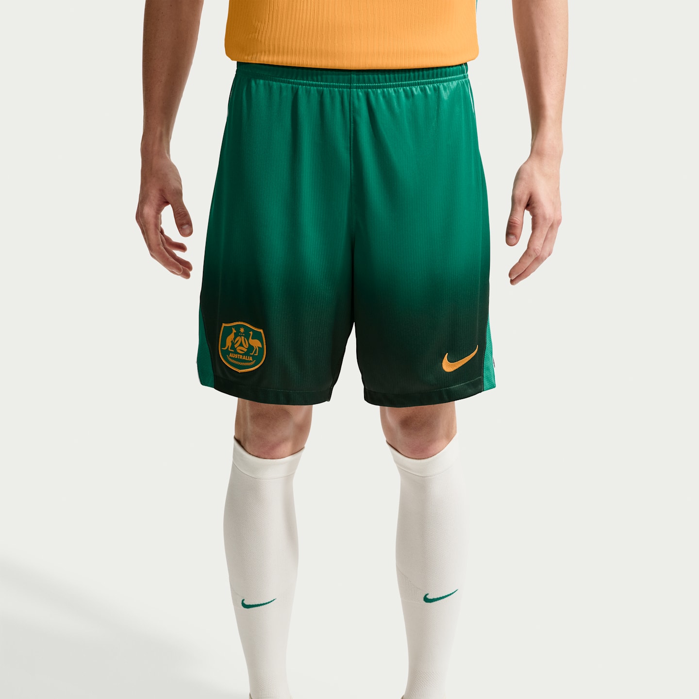 Мужские футбольные шорты Nike Australia 2026 Stadium Home Dri-FIT Replica, цвет: Зелёный / Молочный — фото 2
